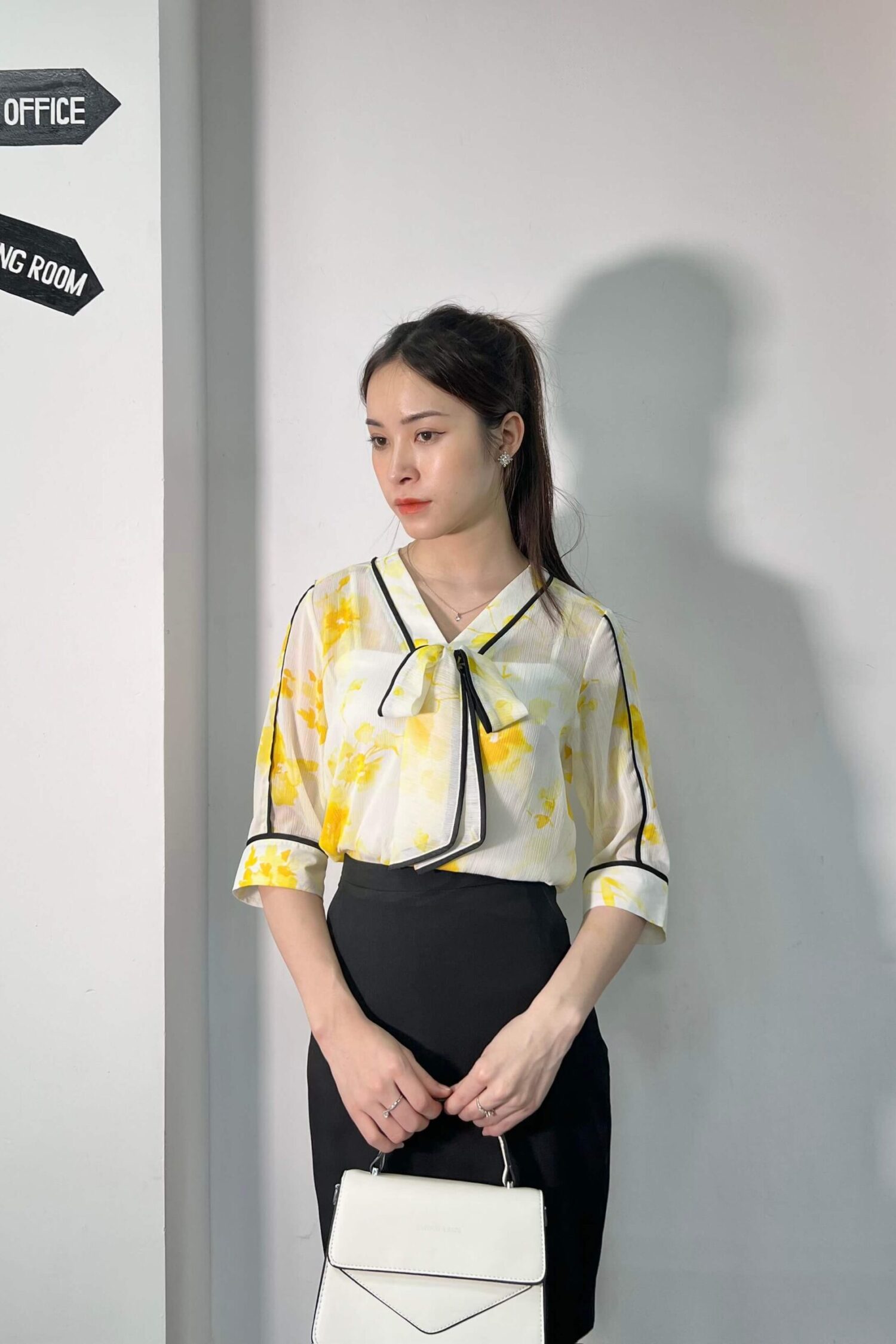 Áo sơ mi tay lỡ AL 042 117 hoa vàng pc2