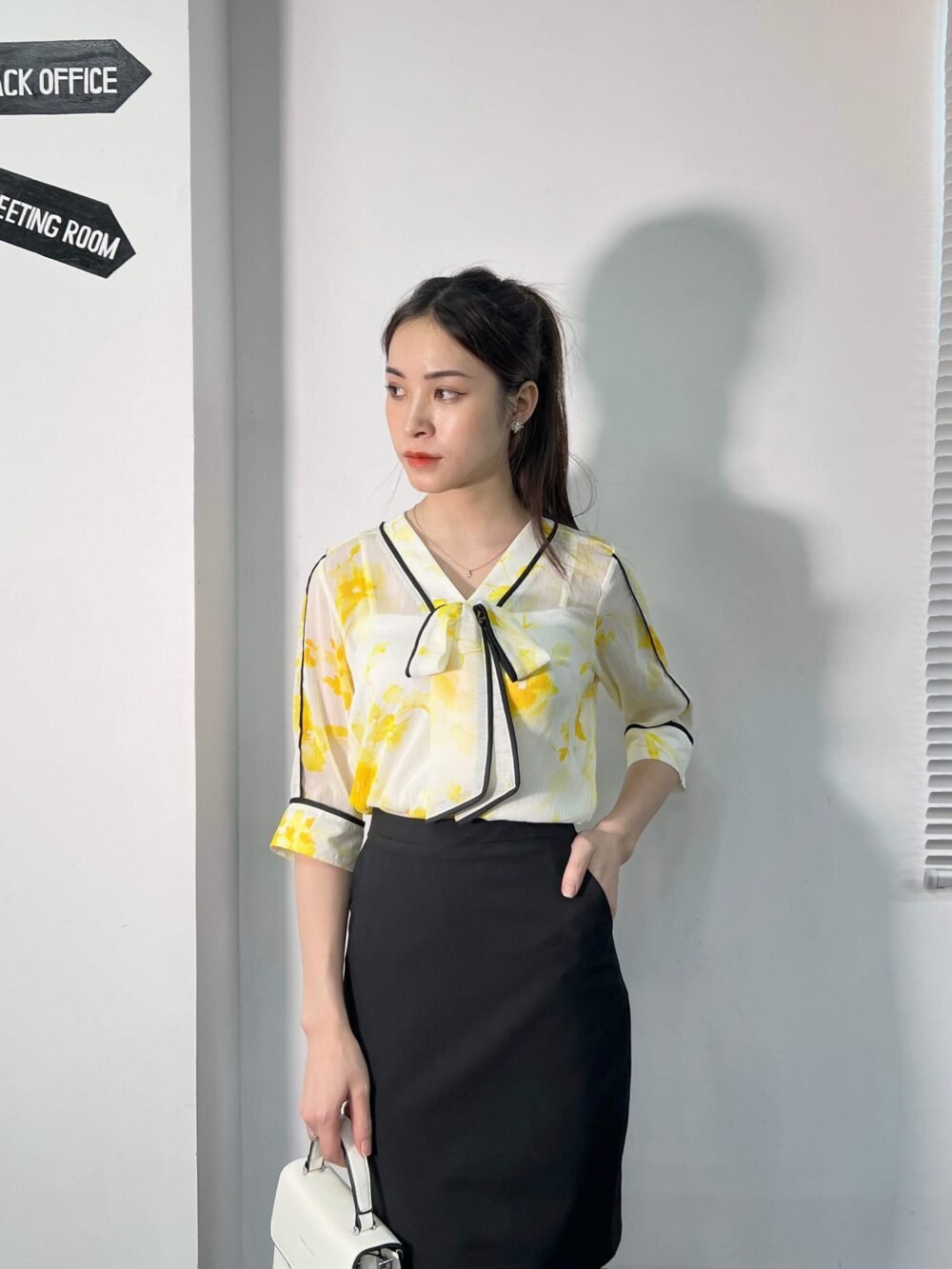 Áo sơ mi tay lỡ AL 042 117 hoa vàng pc3