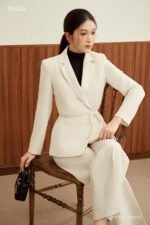 Áo khoác KBF030 kem pc3